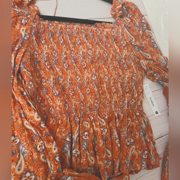 Aqua Womens Paisley Print Smocked Crop Blouse Top NWT XS - Picture 3 of 4